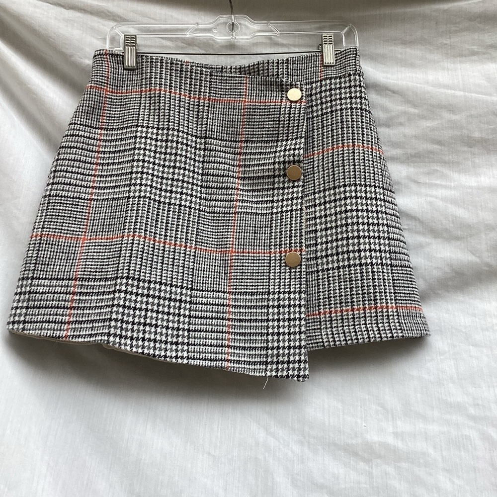 Stylish Black and White Plaid Skirt
